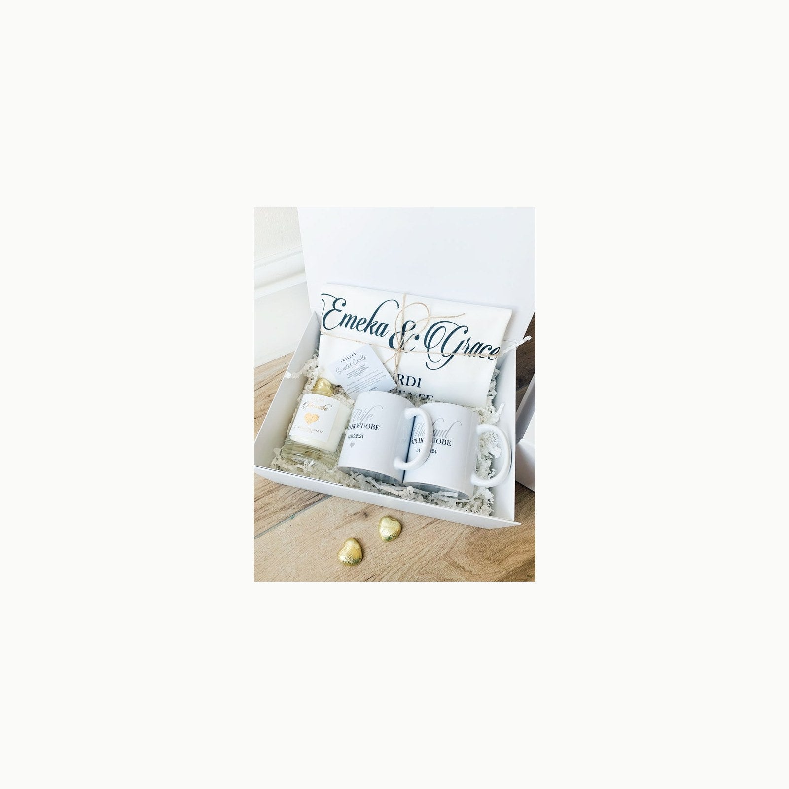 No brand name is specified in the provided document. Regalos de Boda p